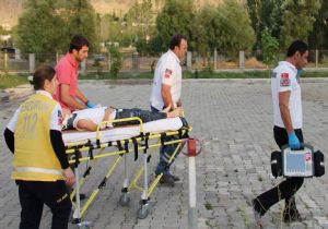 Mucura kapılan otomobil takla attı