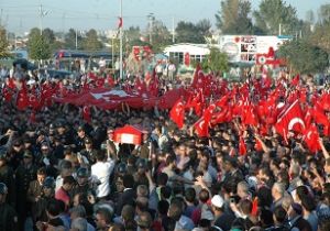 Bölücülere lanet yağdı..