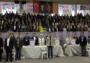 AK Partililer sandık başına gitti