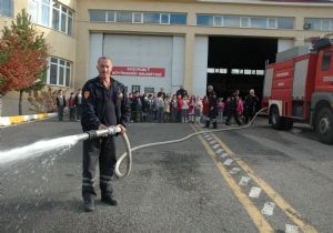 Tatbikat öğrencileri itfaiyecileri terletti