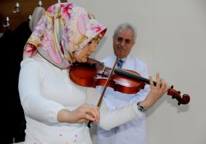 ETÜ'de keman resitali