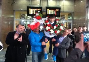Avrupa 3'üncüsü Gör'e coşkulu karşılama