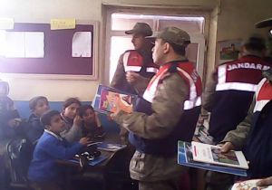 Jandarma'dan üç okula destek