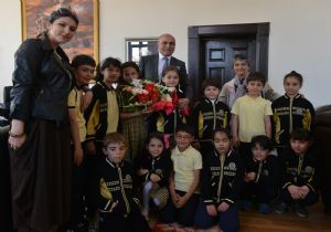 İlkokul öğrencileri Belediyeye yol gösterdi