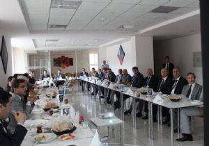 Vali Altıparmak yöneticileri topladı