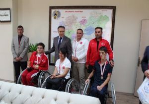Altıparmak'tan Engelli Tenis Takımına destek