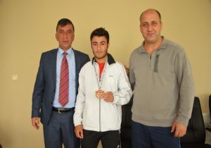 Karabacak Halterde Erzurum'un gururu oldu