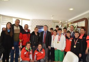Kayakta 3'üncülük Kupası'na ödül..!