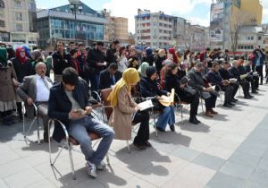 Kütüphane Haftası'na okuyarak girdiler