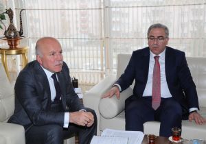 TOKİ Erzurum'a yoğunlaştı