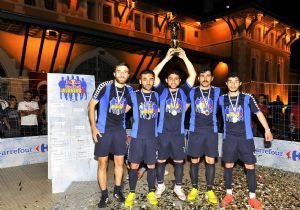 Sokak Futbolu'nda Şampiyon Dadaş Bulls