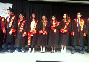 Final'de mezuniyet coşkusu