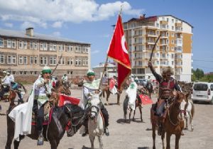Bizim Hitler gibi bir alçağımız yoktur..!