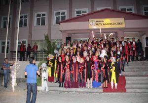 Anadolu Lisesinden coşkulu mezuniyet gecesi