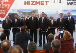 Başbakan Erdoğan'dan Sekmen'e başarı plaketi