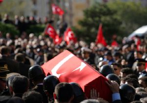 Erzurumlu asker kazayla kendini vurdu!