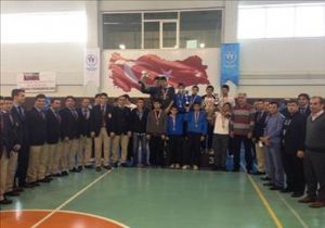 40 okuldan 160 sporcu yarıştı