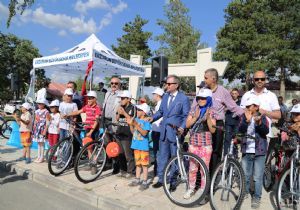 Büyükşehir yetim ve öksüzleri sevindirdi