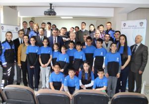 Engelli çocukları sevindirdiler