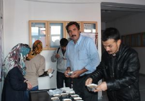 İstasyon, 500 öğrenciye aşure dağıttı