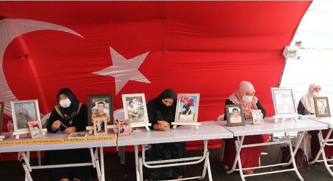Ailelerin evlat nöbeti 330'uncu günde