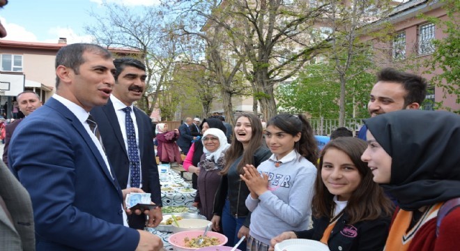 Aşkale'de yetim çocuklar yararına kermes