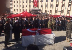 Dadaşlar şehidi tekbirle uğurladı