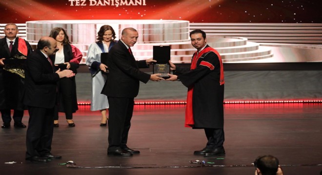 Cumhurbaşkanı Erdoğan'dan Erzurumlu'ya üstün başarı ödülü