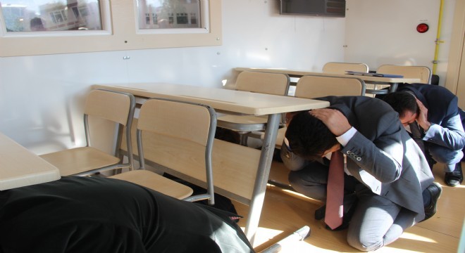 Deprem Simülasyon Tırında depremi bire bir yaşadılar