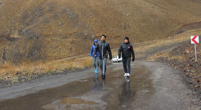 Erzurum'a yılın ilk karı düştü