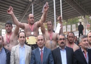 Başpehlivanlığı finalde kaybetti