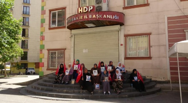 HDP önündeki aileler nöbetlerini sürdürüyor