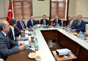 Altıparmak görevi devretti