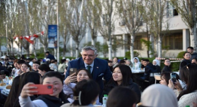 Manas'tan 3 bin kişiye geleneksel sokak iftarı
