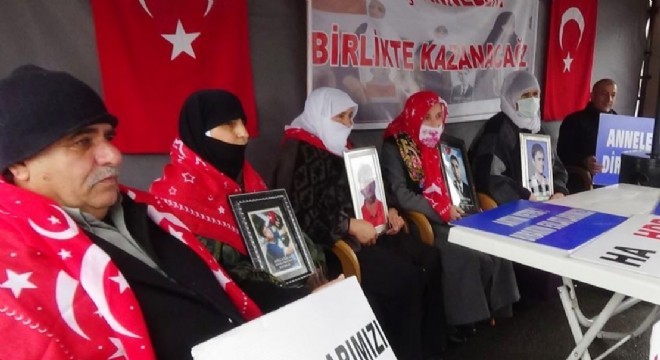 Muş'ta annelerin ‘evlat nöbeti' sürüyor