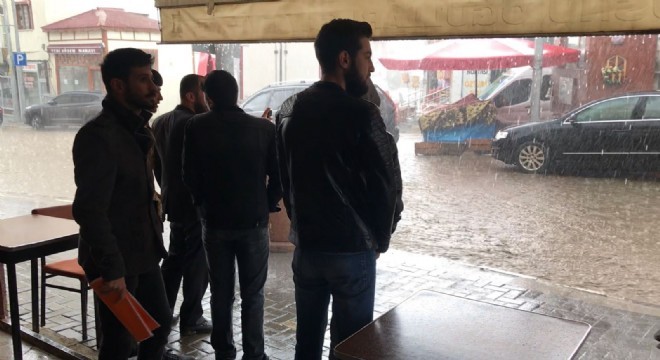 Narman'da sağanak hayatı olumsuz etkiledi