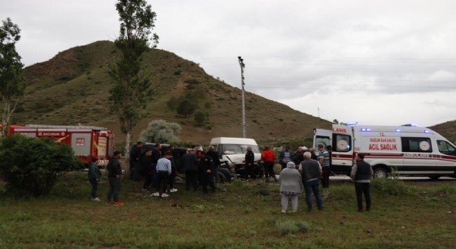Oltu Topkaynak'ta trafik kazası: 4 yaralı