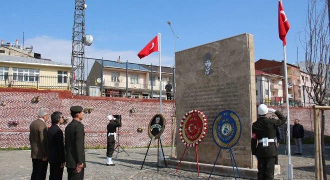 Oltu'nun kurtuluşu çelenk sunumu ile kutlandı
