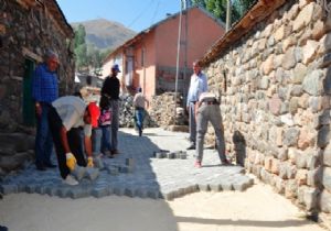 Palandöken'de mahalle olan köyler kilit taşla döşeniyor