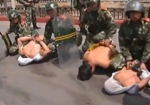 Doğu Türkistan'daki Katliama tepki