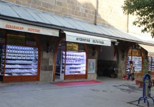 Taşhan esnafı dertli