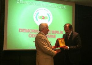 Yavilioğlu'ndan demokrasi dersi