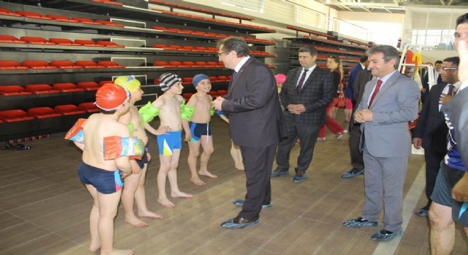 Yakutiye'de bin 380 öğrenci yüzme eğitimi aldı