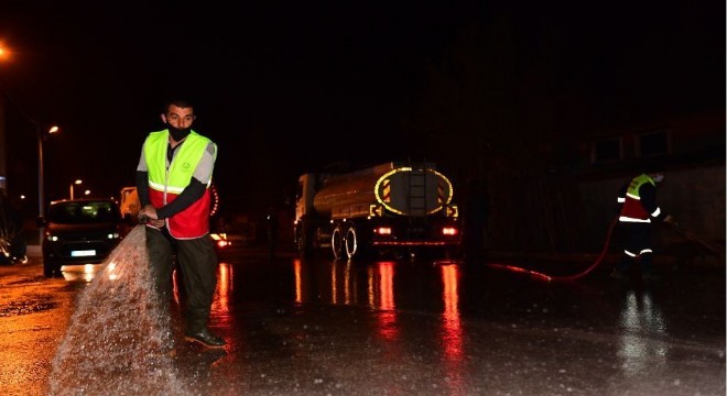 Yakutiye'de caddeler sabunlu suyla yıkandı