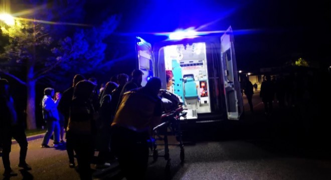 Yakutiye'de motosiklet 2 yayaya çarpıp kaçtı