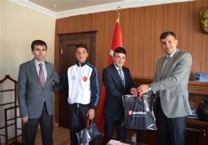 Kaymakam Öz sportif başarıyı ödüllendirdi