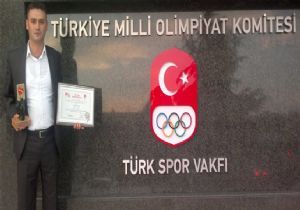 Çelik'e TMOK Fair Play Şeref Diploması