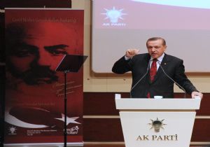 Akif rahmet ve şükranla anıldı