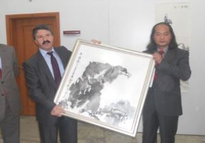 Çinli Akademisyenden resim sergisi