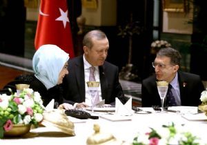 Cumhurbaşkanı Sancar onuruna yemek verdi